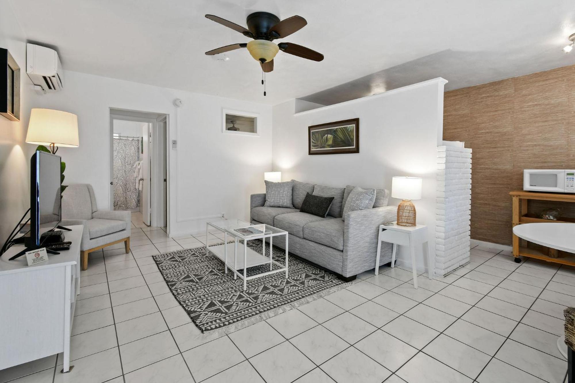 Sunshine Shores Boutique Apartments 棕榈滩海滨 外观 照片