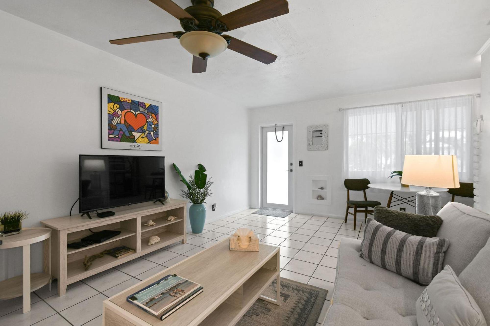 Sunshine Shores Boutique Apartments 棕榈滩海滨 外观 照片
