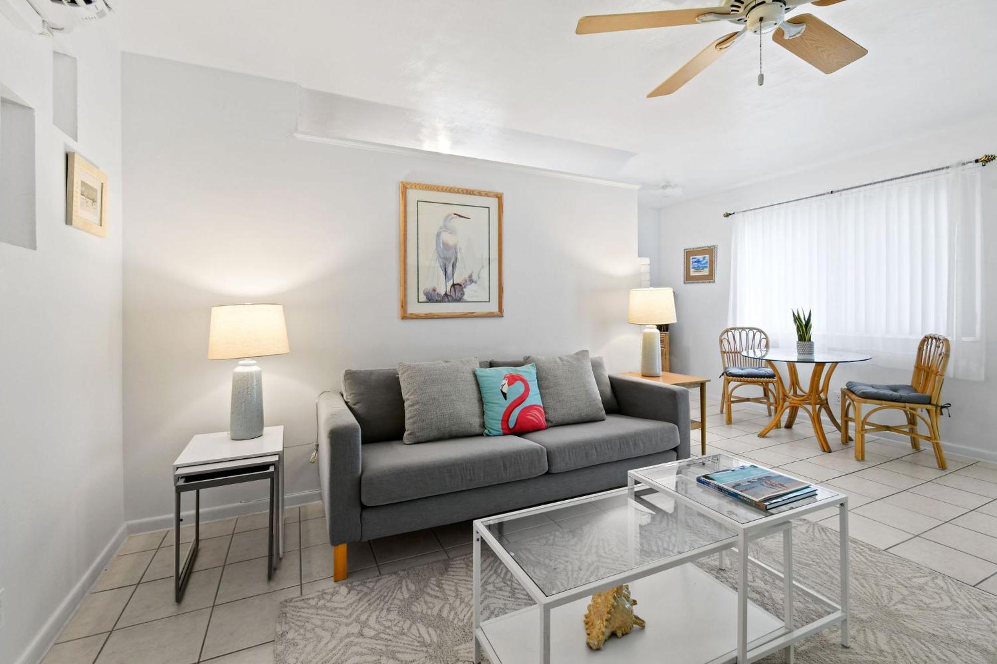 Sunshine Shores Boutique Apartments 棕榈滩海滨 外观 照片