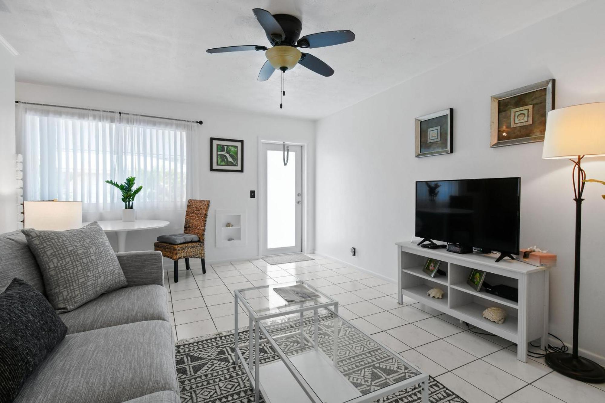 Sunshine Shores Boutique Apartments 棕榈滩海滨 外观 照片