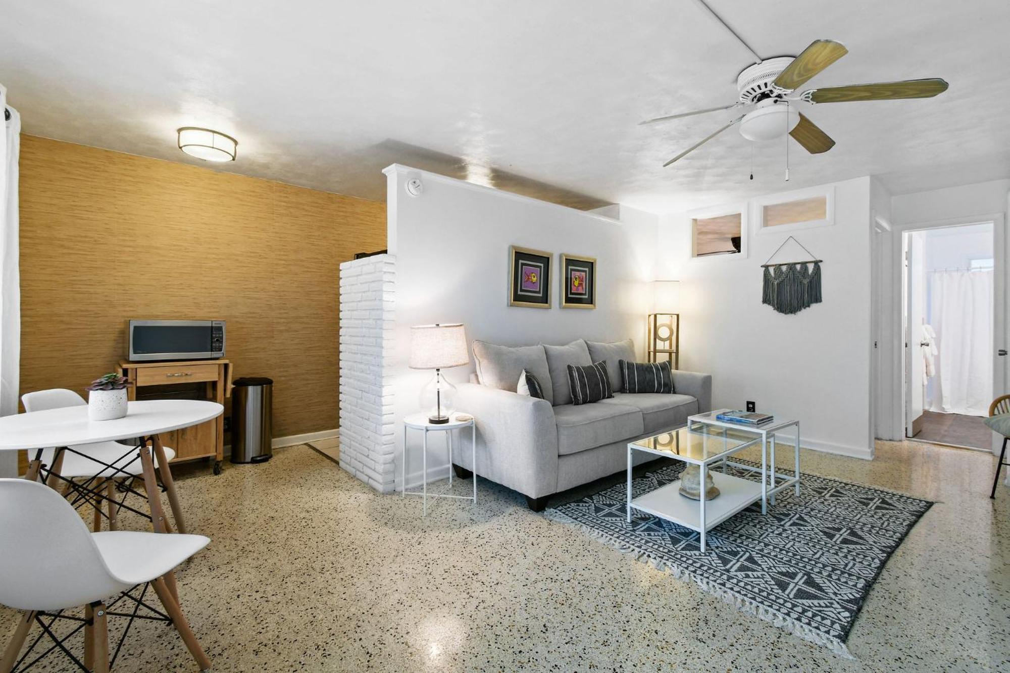 Sunshine Shores Boutique Apartments 棕榈滩海滨 外观 照片