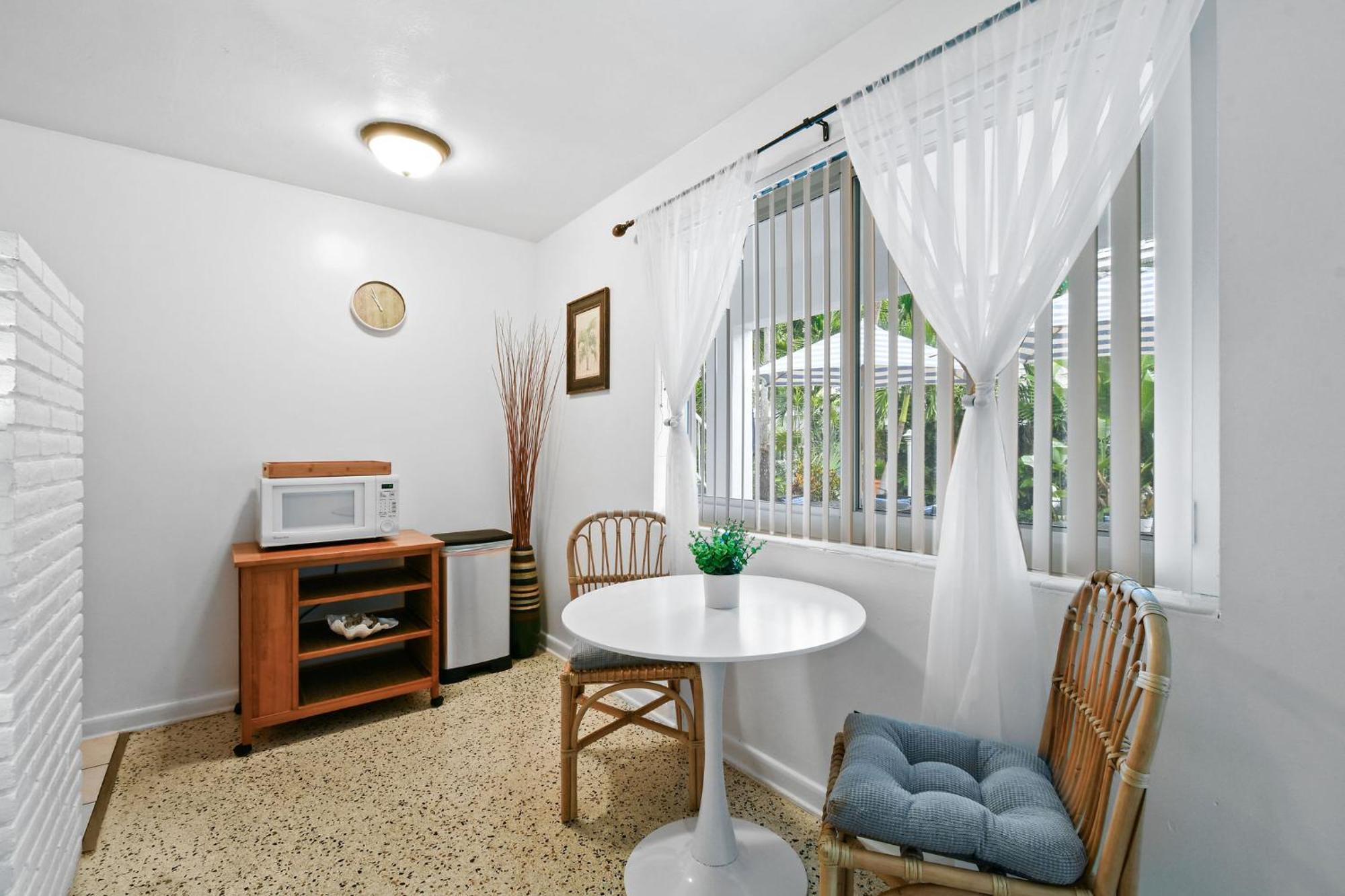 Sunshine Shores Boutique Apartments 棕榈滩海滨 外观 照片