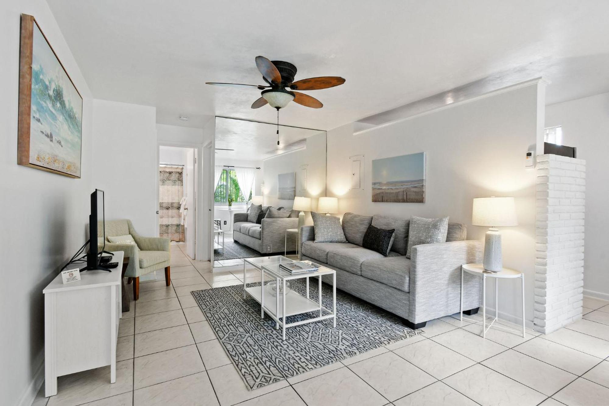 Sunshine Shores Boutique Apartments 棕榈滩海滨 外观 照片