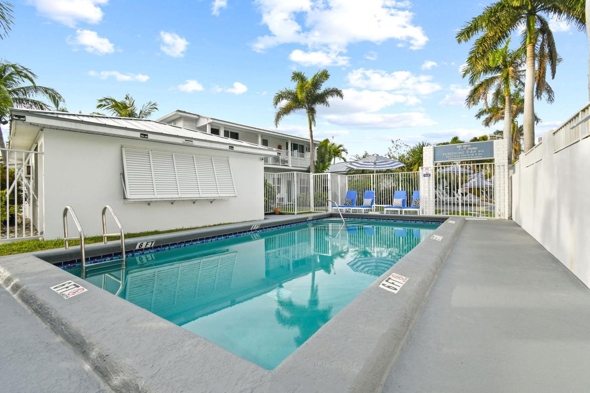 Sunshine Shores Boutique Apartments 棕榈滩海滨 外观 照片