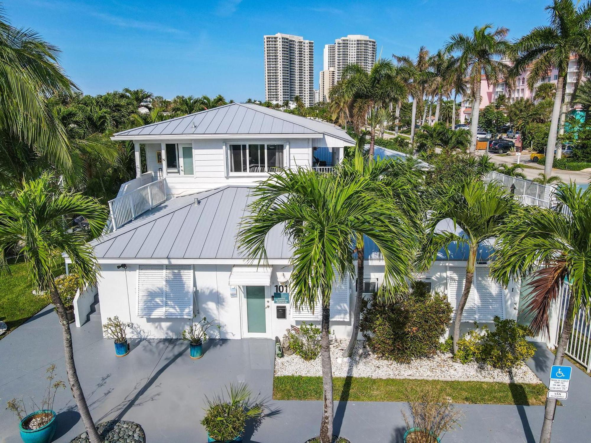 Sunshine Shores Boutique Apartments 棕榈滩海滨 外观 照片